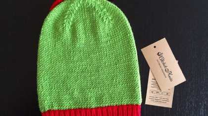 Яркая весенняя шапочка-бини